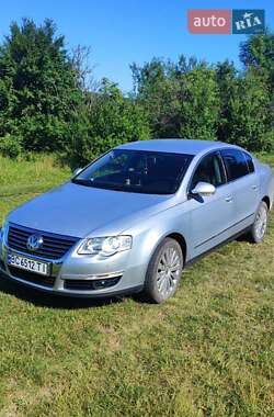 Седан Volkswagen Passat 2005 в Золочеве