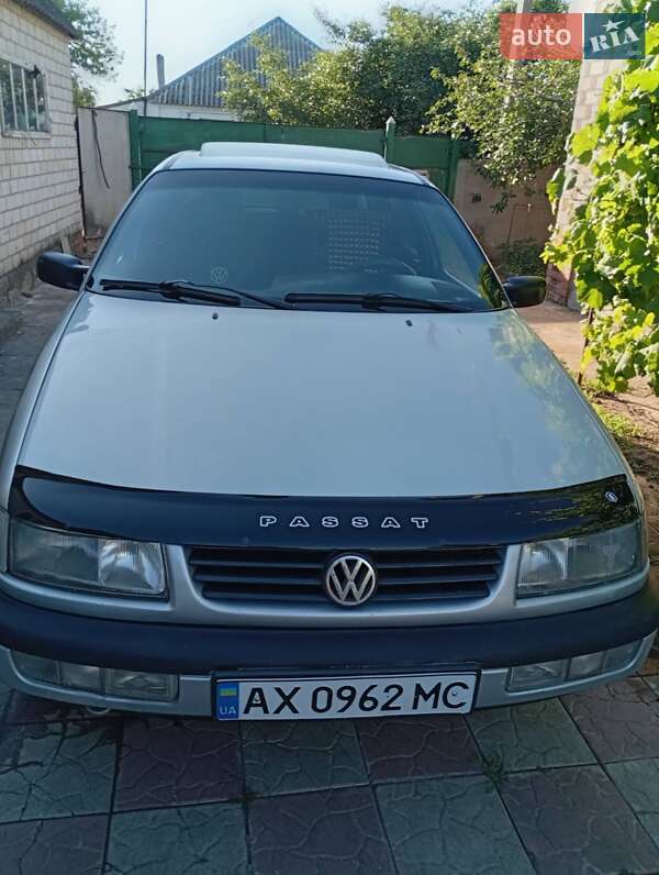 Седан Volkswagen Passat 1996 в Новій Водолагі