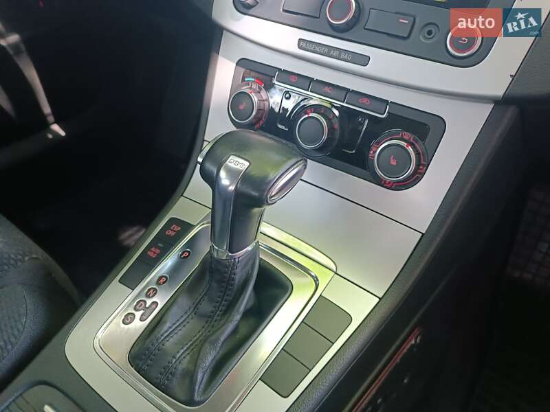 Универсал Volkswagen Passat 2010 в Луцке