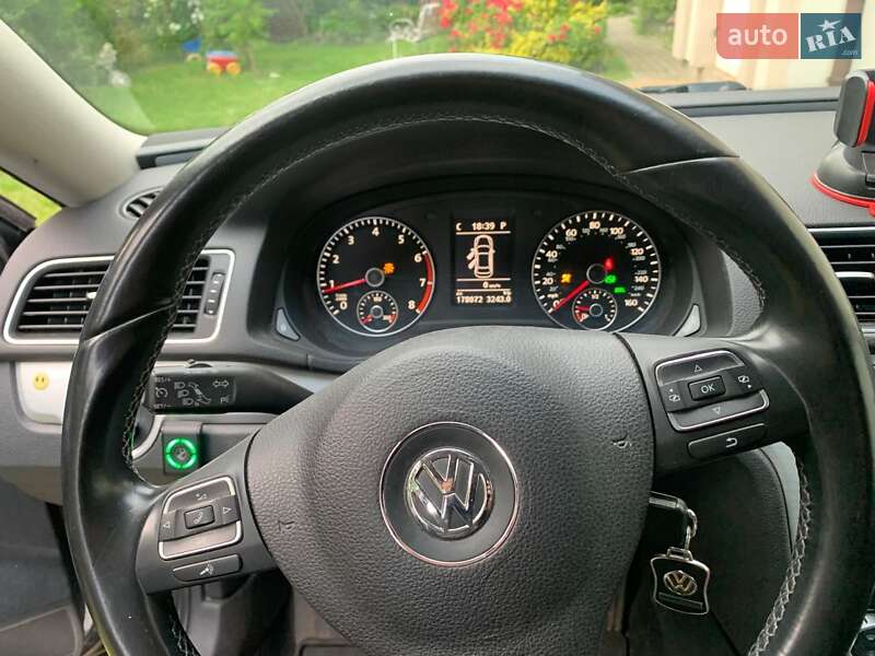 Седан Volkswagen Passat 2012 в Макарове