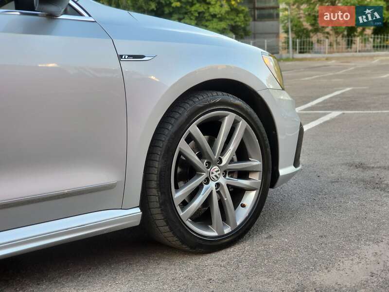 Седан Volkswagen Passat 2016 в Кропивницком