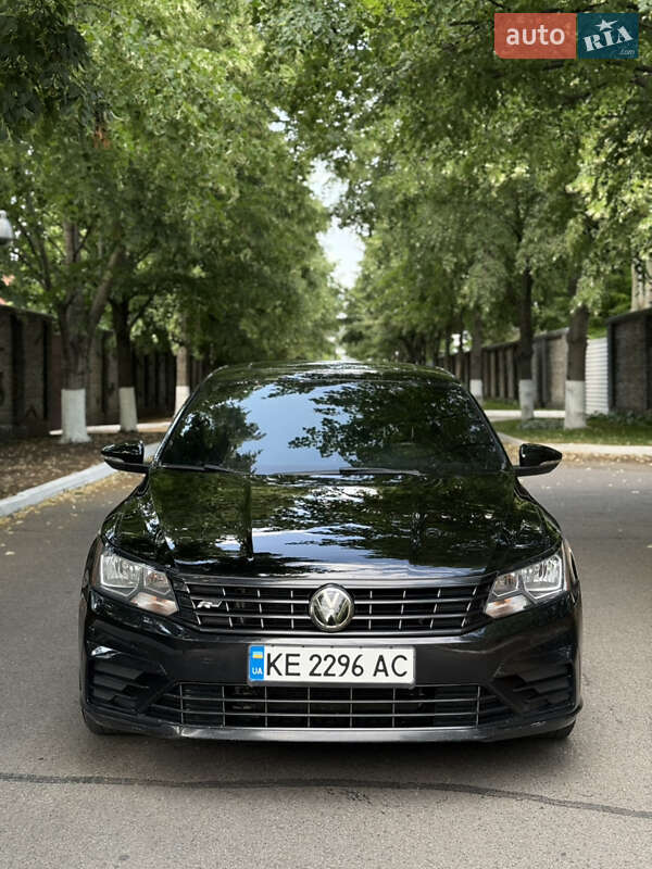 Седан Volkswagen Passat 2016 в Днепре