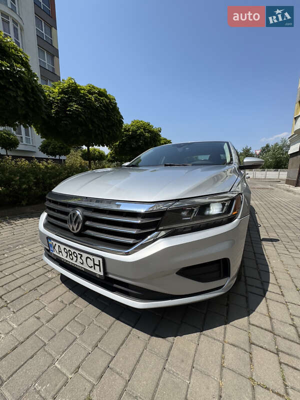 Седан Volkswagen Passat 2020 в Ивано-Франковске