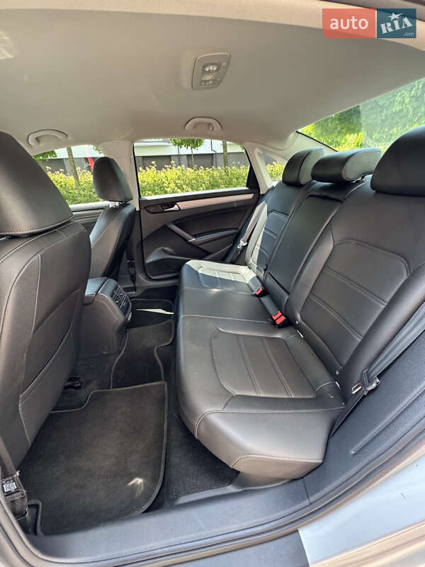 Седан Volkswagen Passat 2020 в Ивано-Франковске