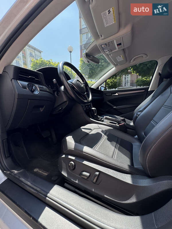 Седан Volkswagen Passat 2020 в Ивано-Франковске