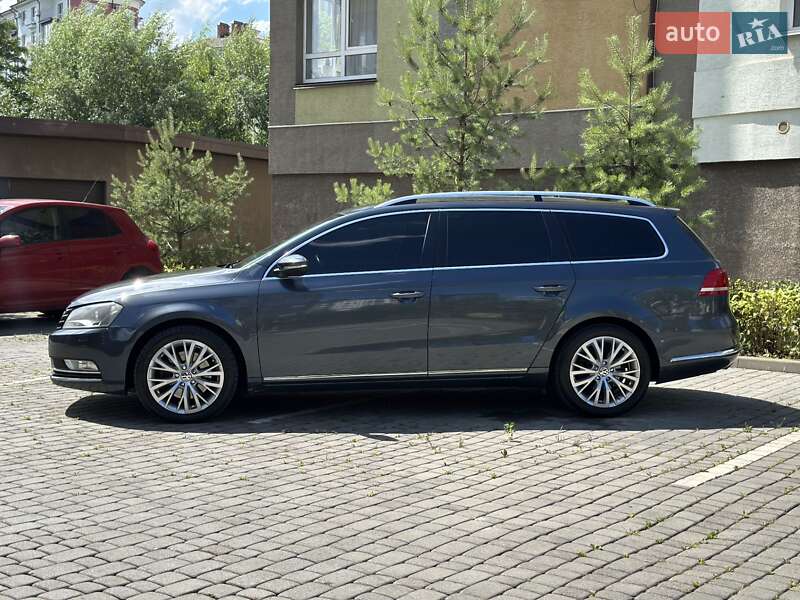 Універсал Volkswagen Passat 2012 в Івано-Франківську