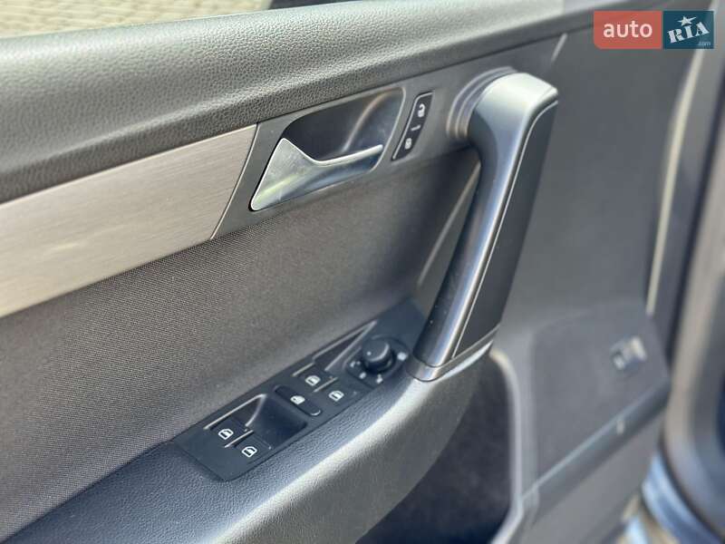 Універсал Volkswagen Passat 2012 в Івано-Франківську