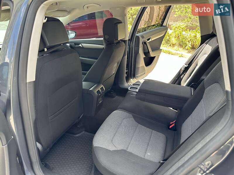 Універсал Volkswagen Passat 2012 в Івано-Франківську