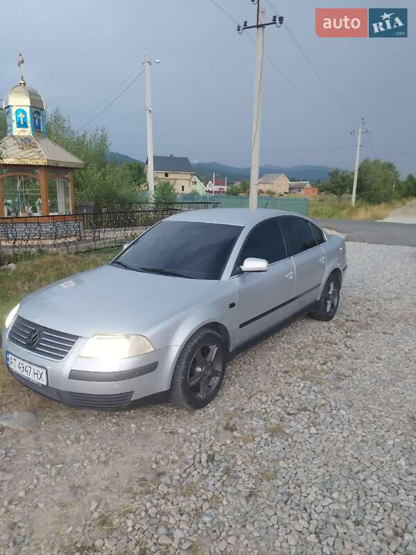 Седан Volkswagen Passat 2000 в Надворной