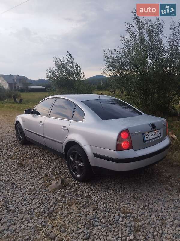Седан Volkswagen Passat 2000 в Надворной