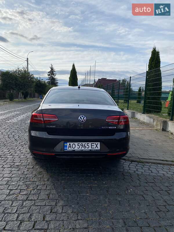 Седан Volkswagen Passat 2015 в Хусті