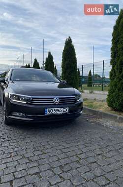 Седан Volkswagen Passat 2015 в Хусті