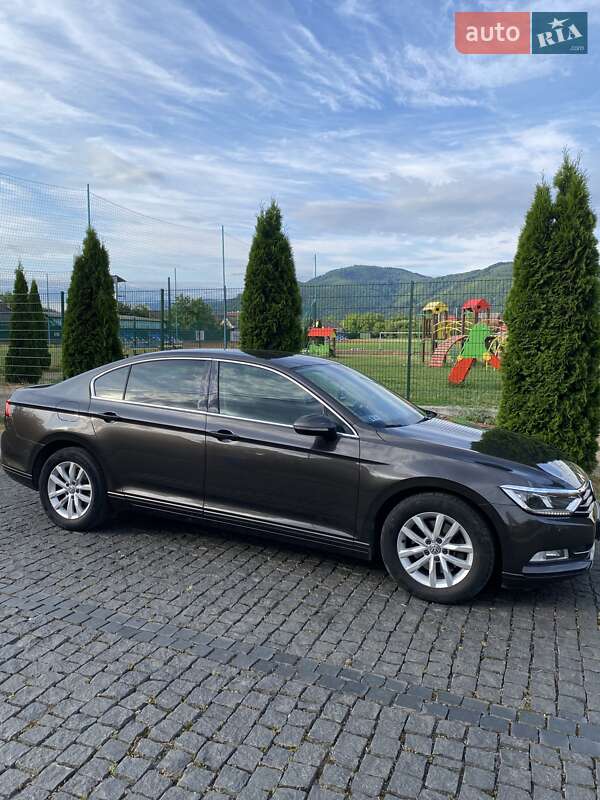Седан Volkswagen Passat 2015 в Хусті