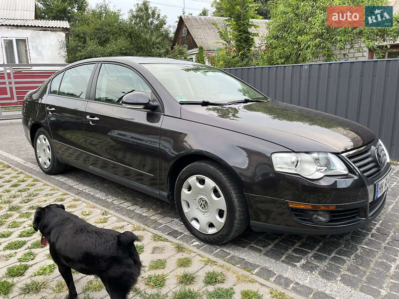 Седан Volkswagen Passat 2005 в Звягелі