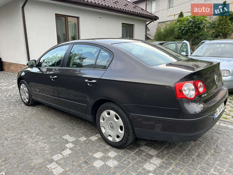 Седан Volkswagen Passat 2005 в Звягелі