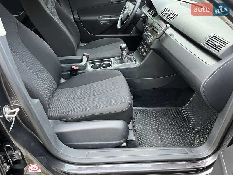Седан Volkswagen Passat 2005 в Звягелі