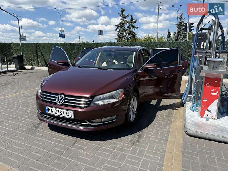 Седан Volkswagen Passat 2012 в Киеве