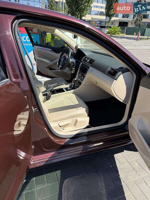 Седан Volkswagen Passat 2012 в Киеве