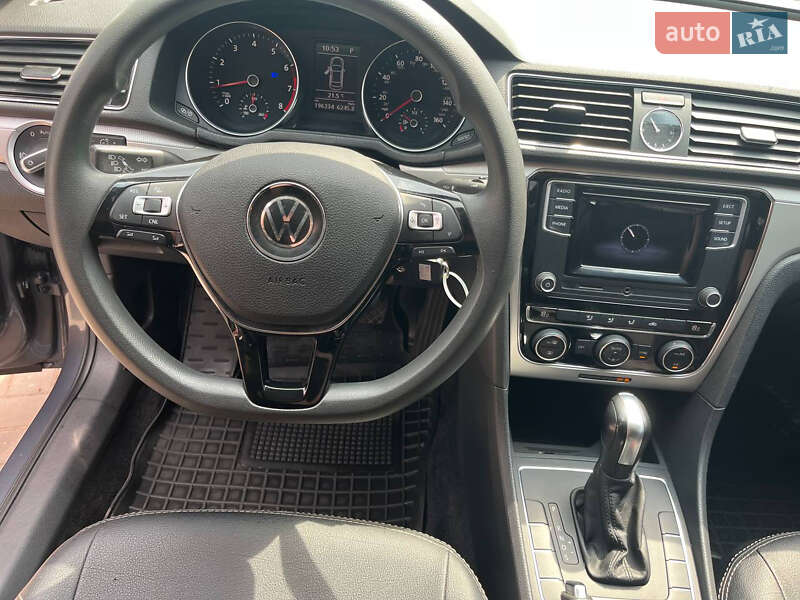 Седан Volkswagen Passat 2016 в Кривом Роге