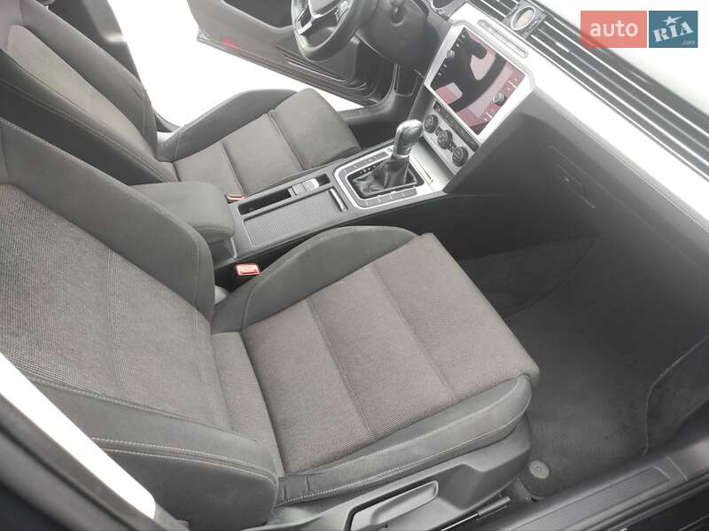 Седан Volkswagen Passat 2017 в Киеве