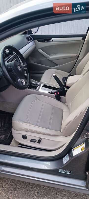 Седан Volkswagen Passat 2012 в Киеве