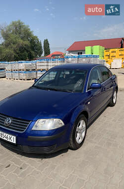 Седан Volkswagen Passat 2001 в Краснограді