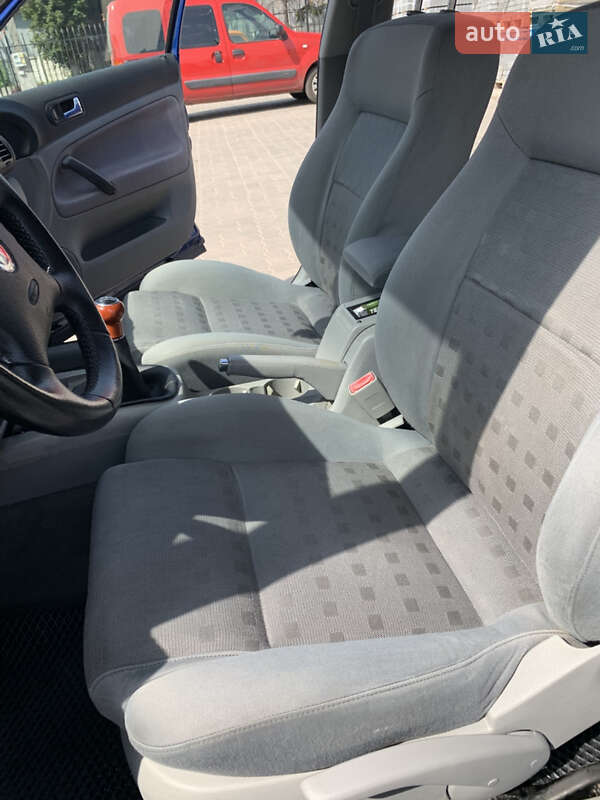 Седан Volkswagen Passat 2001 в Краснограде