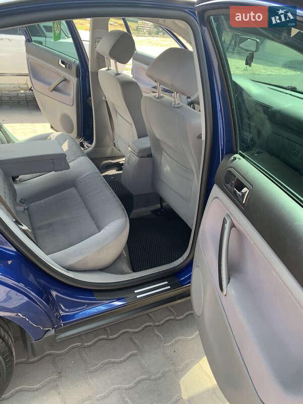 Седан Volkswagen Passat 2001 в Краснограде