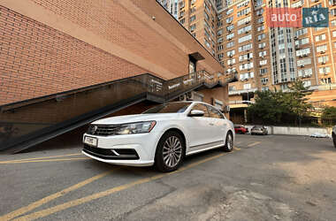 Седан Volkswagen Passat 2015 в Києві