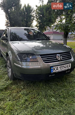 Седан Volkswagen Passat 2002 в Буче