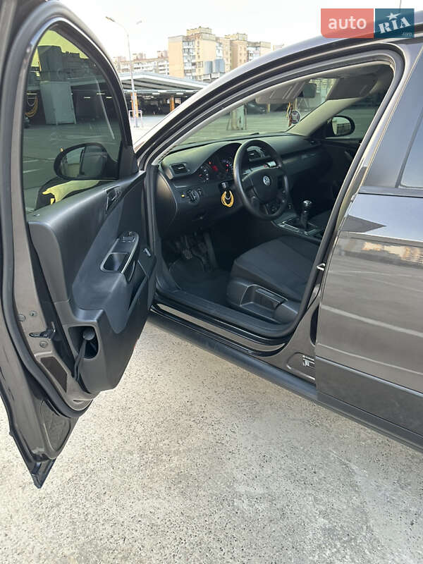 Седан Volkswagen Passat 2008 в Києві