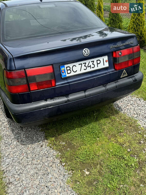 Седан Volkswagen Passat 1996 в Жидачові
