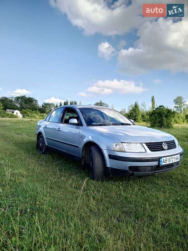 Седан Volkswagen Passat 1998 в Харькове