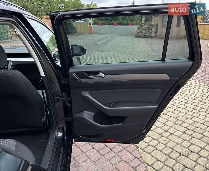 Универсал Volkswagen Passat 2017 в Мукачево