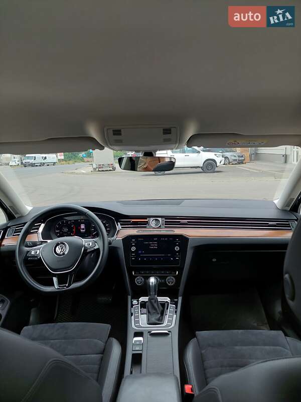 Седан Volkswagen Passat 2019 в Черновцах