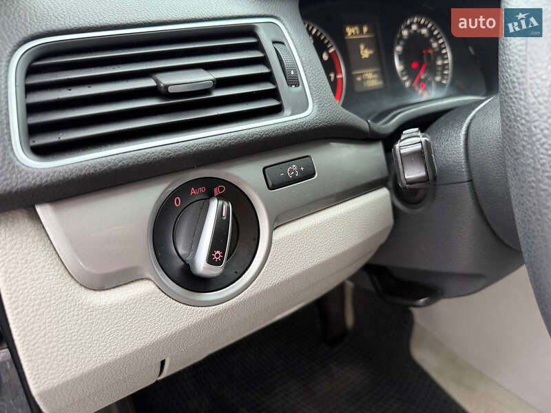 Седан Volkswagen Passat 2012 в Стрые