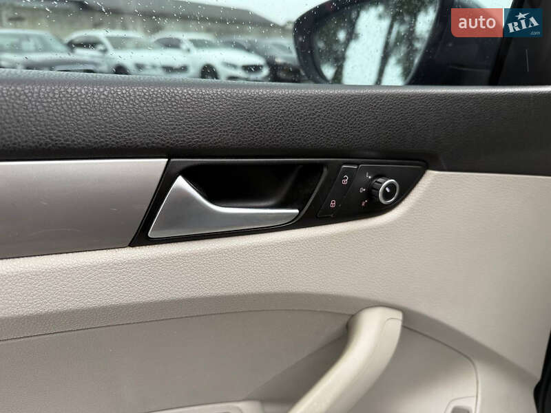 Седан Volkswagen Passat 2012 в Стрые