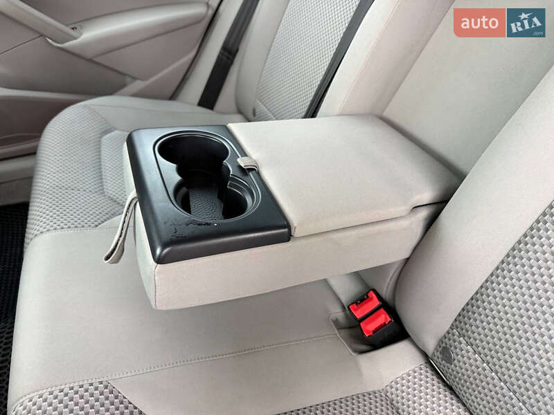 Седан Volkswagen Passat 2012 в Стрые
