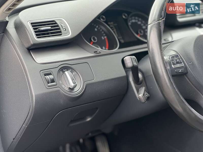 Универсал Volkswagen Passat 2011 в Ужгороде