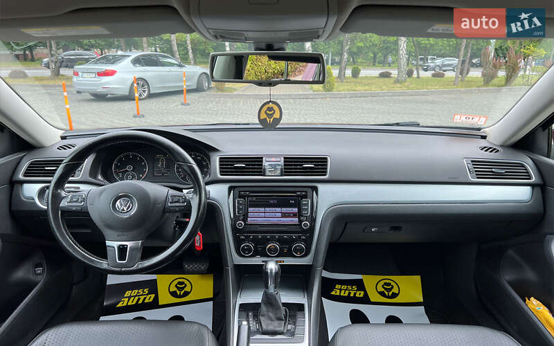 Седан Volkswagen Passat 2011 в Львове