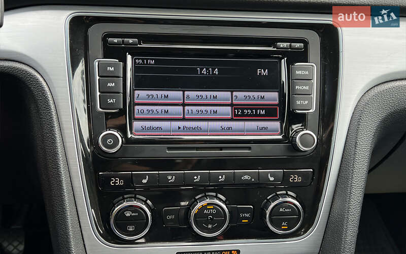 Седан Volkswagen Passat 2011 в Львове