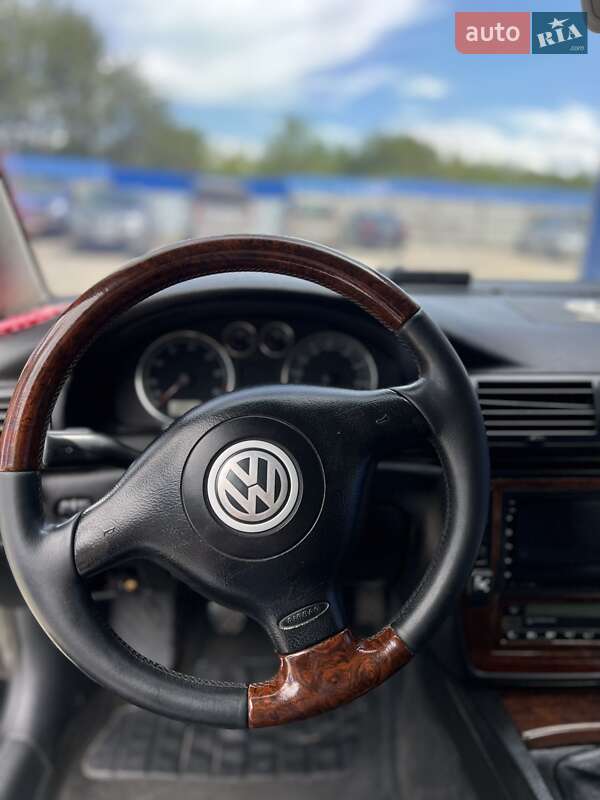 Седан Volkswagen Passat 2004 в Ивано-Франковске