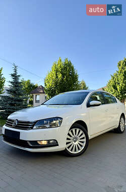 Седан Volkswagen Passat 2014 в Киеве