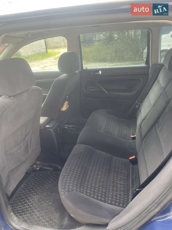 Универсал Volkswagen Passat 2001 в Новояворовске