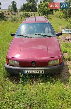 Универсал Volkswagen Passat 1993 в Дубровице