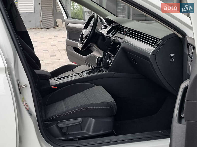 Универсал Volkswagen Passat 2019 в Петропавловской Борщаговке