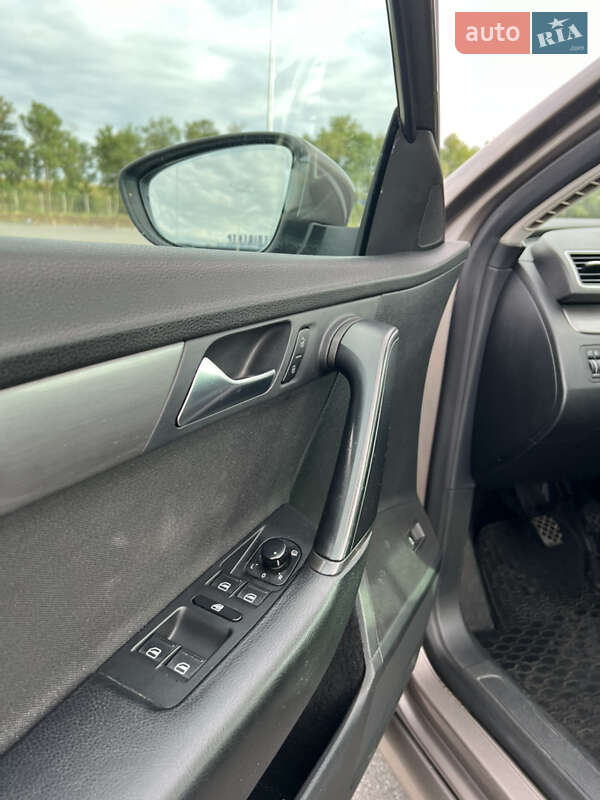 Универсал Volkswagen Passat 2011 в Днепре