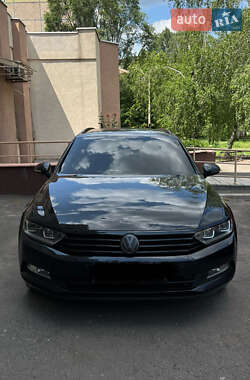Универсал Volkswagen Passat 2015 в Киеве