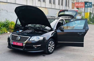 Універсал Volkswagen Passat 2010 в 