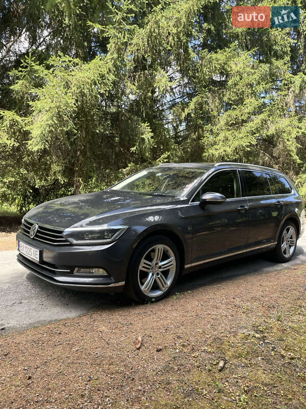 Універсал Volkswagen Passat 2015 в Любарі